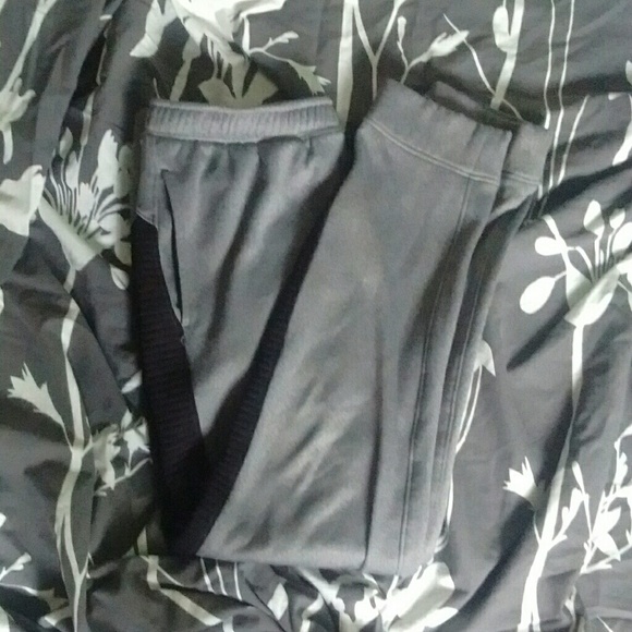 Gray and black boys joggers from old Navy - Picture 3 of 4